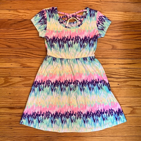 Girl’s super soft trendy tie dye pattern dress! - Picture 2 of 4